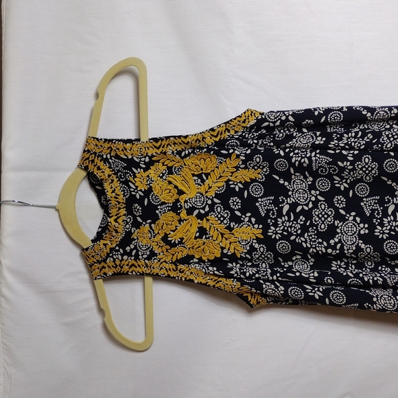 THML XS Shift Dress - Picture 3 of 4